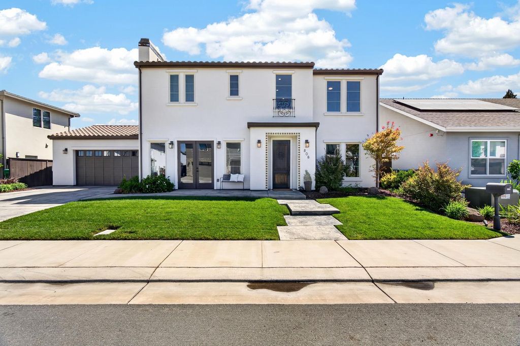 808 Iris Ct, Lodi, CA 95242