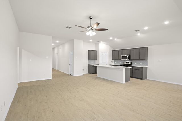 408 Comanche Drive, Cleburne, TX 76033