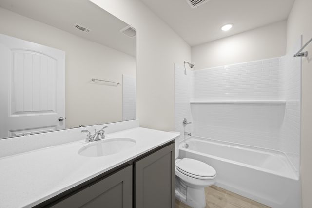 408 Comanche Drive, Cleburne, TX 76033