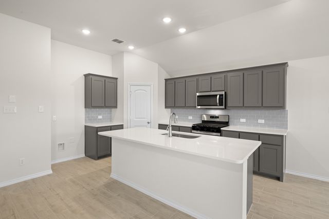408 Comanche Drive, Cleburne, TX 76033