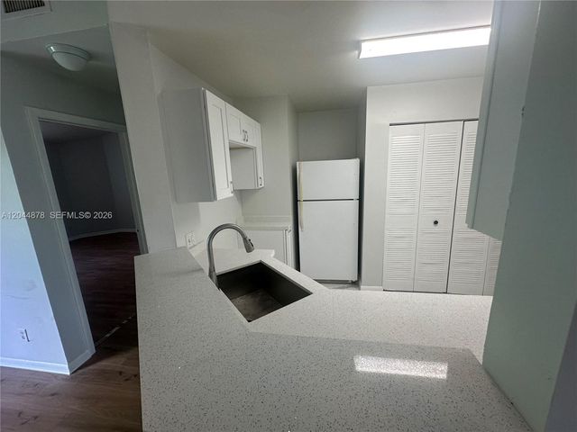 3417 NW 44th Street 206, Oakland Park, FL 33309