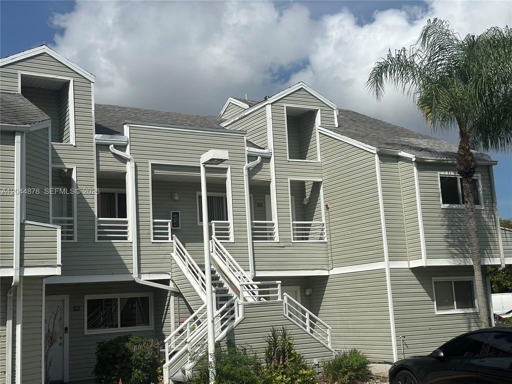 3417 NW 44th Street 206, Oakland Park, FL 33309
