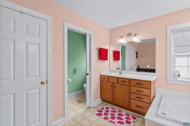 560 ROLLING VALLEY CT, Charlottesville, VA 22902