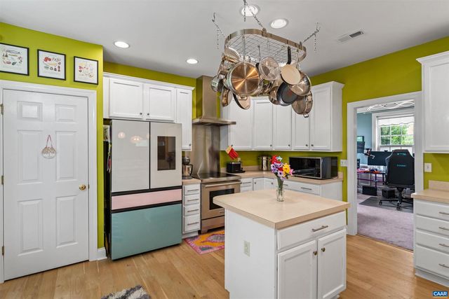 560 ROLLING VALLEY CT, Charlottesville, VA 22902