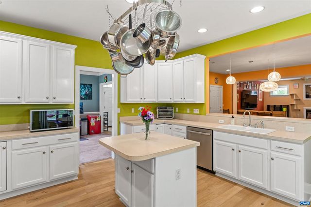 560 ROLLING VALLEY CT, Charlottesville, VA 22902