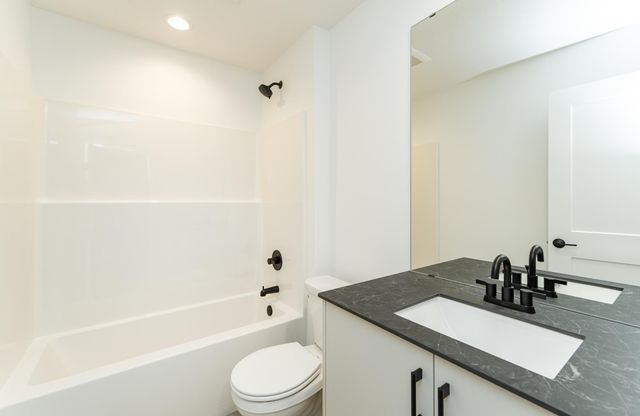 1105 Century Village Lane NE, Rochester, MN 55906