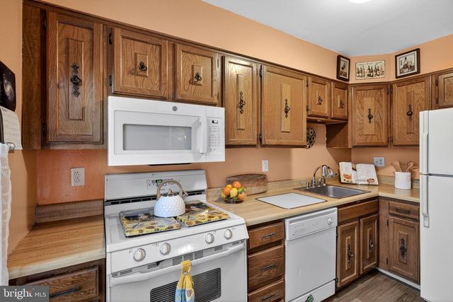 17 FAWNHOLLOW CT, Medford, NJ 08055