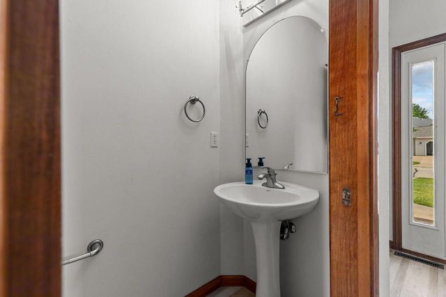 231 BOSWORTH LANE, Neenah, WI 54956