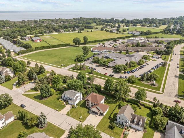 231 BOSWORTH LANE, Neenah, WI 54956