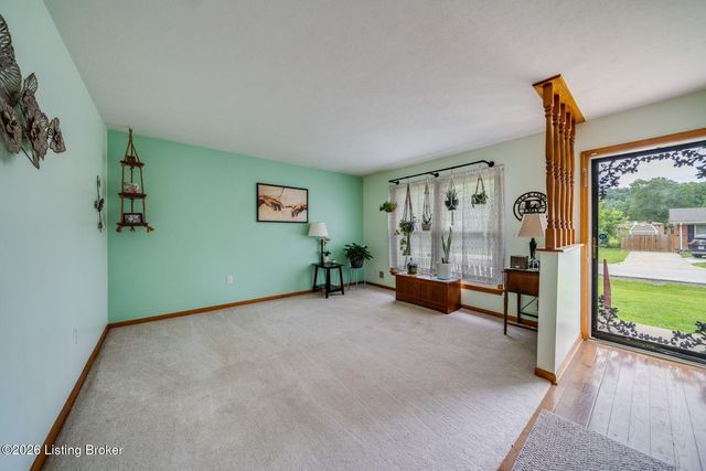 7505 Jamaica Dr, Louisville, KY 40214
