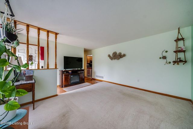 7505 Jamaica Dr, Louisville, KY 40214
