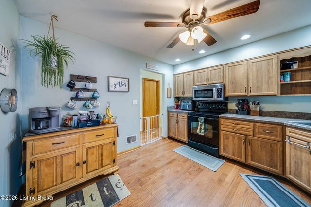 7505 Jamaica Dr, Louisville, KY 40214