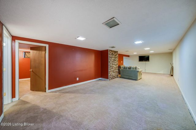 7505 Jamaica Dr, Louisville, KY 40214