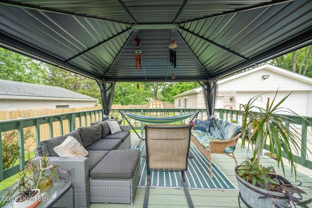 7505 Jamaica Dr, Louisville, KY 40214