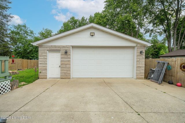 7505 Jamaica Dr, Louisville, KY 40214