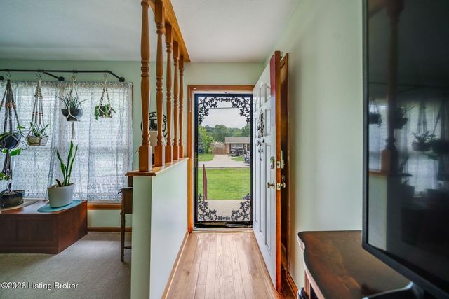 7505 Jamaica Dr, Louisville, KY 40214