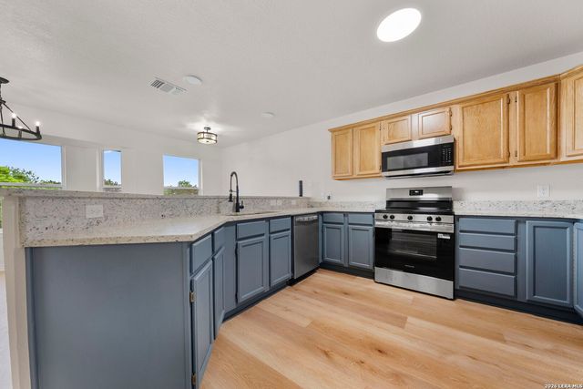 126 Hunter Ridge Rd, San Marcos, TX 78666