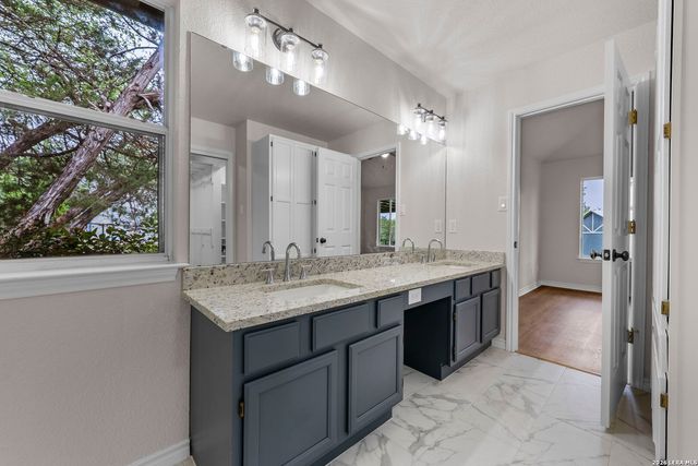 126 Hunter Ridge Rd, San Marcos, TX 78666