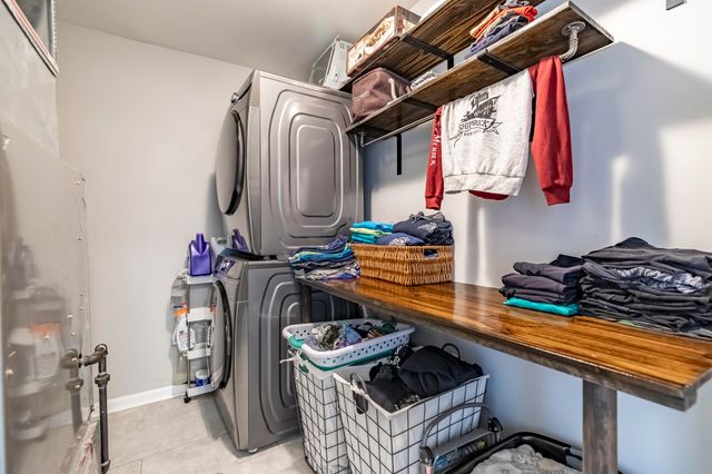 9445 White Oak Avenue, St. John, IN 46373