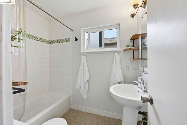 2450 Palmetto ST 4, Oakland, CA 94602