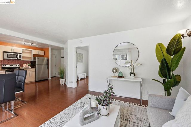 2450 Palmetto ST 4, Oakland, CA 94602