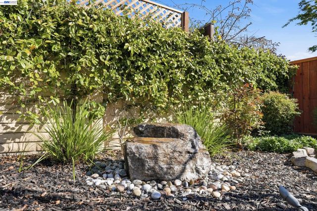 1825 Crestline Rd, Pleasanton, CA 94566