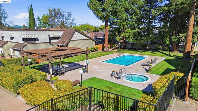 1825 Crestline Rd, Pleasanton, CA 94566