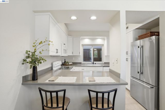 1825 Crestline Rd, Pleasanton, CA 94566