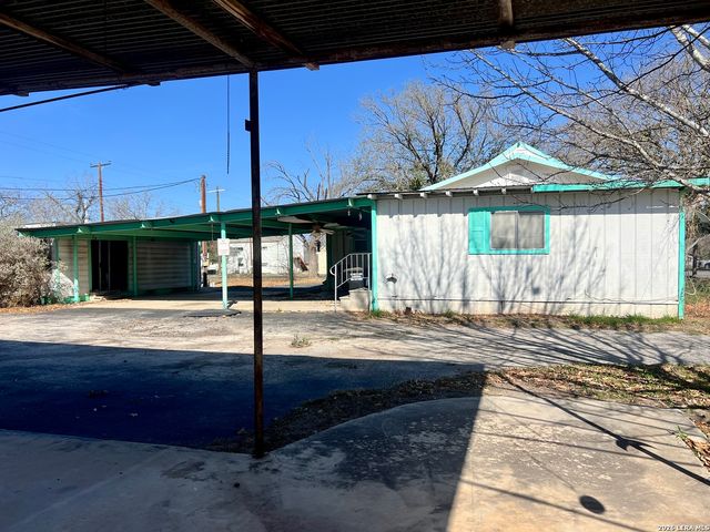 413 4th, Poteet, TX 78065