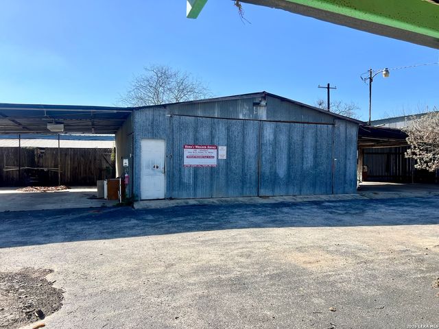 413 4th, Poteet, TX 78065