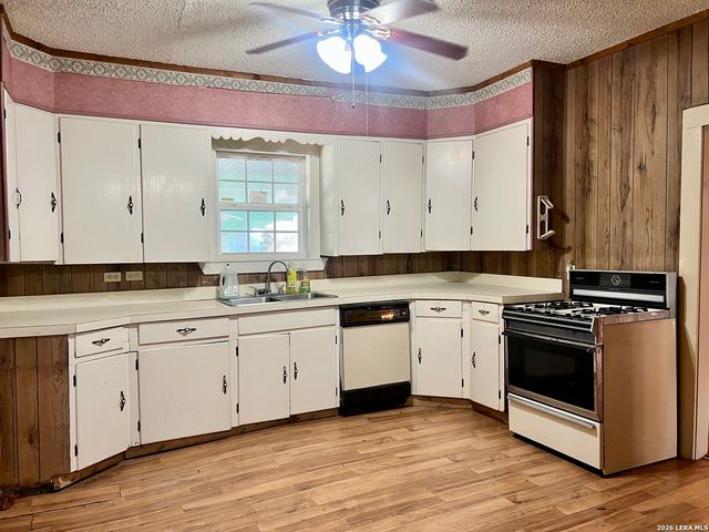 413 4th, Poteet, TX 78065