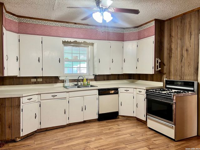 413 4th, Poteet, TX 78065