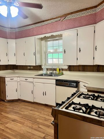 413 4th, Poteet, TX 78065