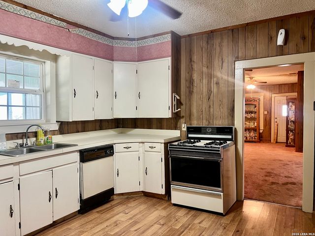 413 4th, Poteet, TX 78065