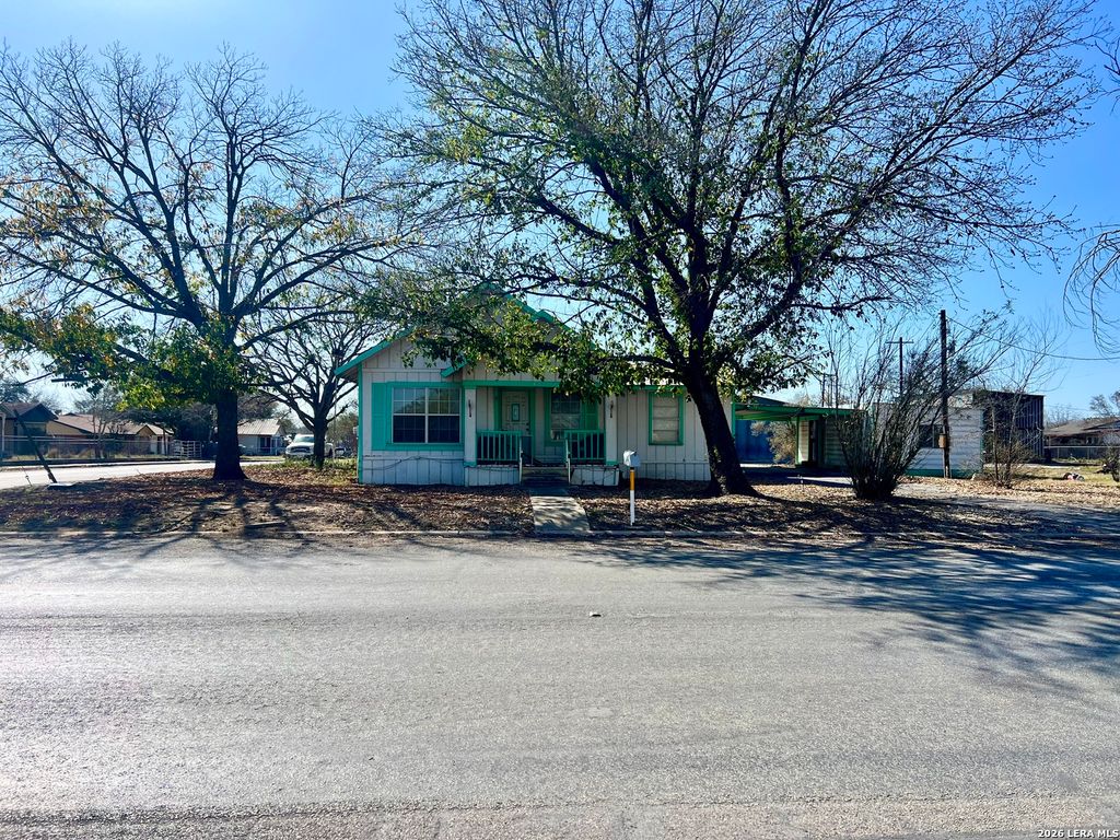 413 4th, Poteet, TX 78065