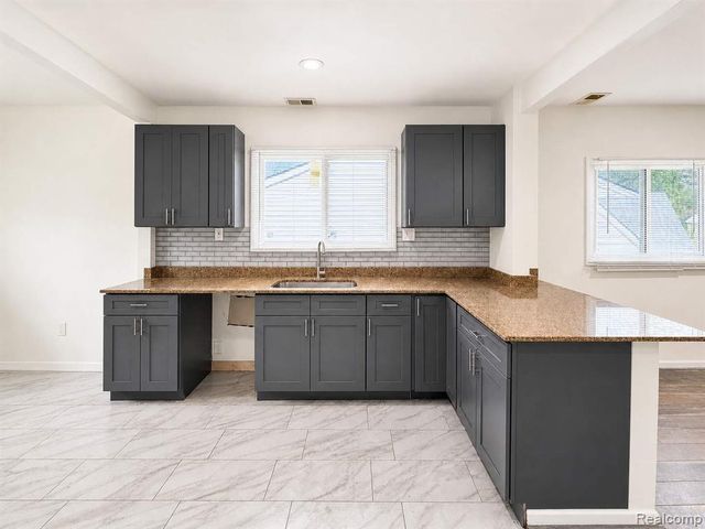 5081-5083 Buckingham Avenue, Detroit, MI 48224