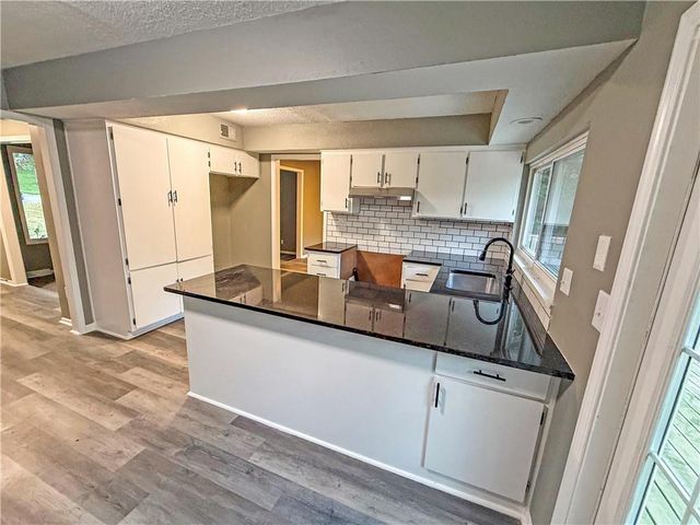 5510 NW Verlin Drive, Parkville, MO 64152