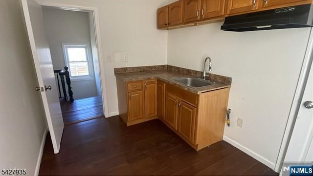 120 7th Street 3, Newark, NJ 07107