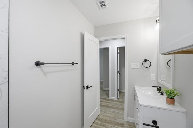 214 W Madison Street, Hillsboro, TX 76645