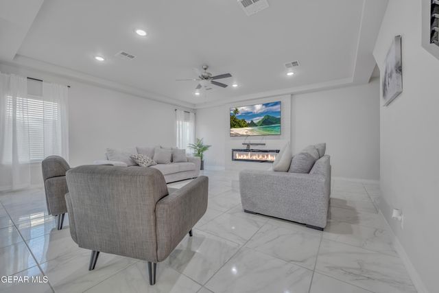 572 Pine Valley Place, Horizon City, TX 79928
