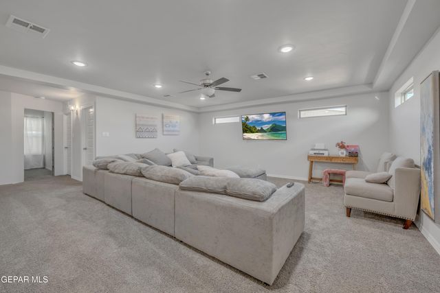 572 Pine Valley Place, Horizon City, TX 79928