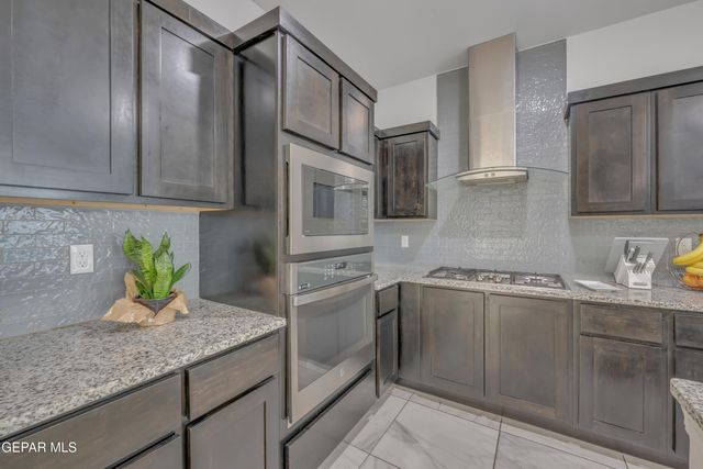 572 Pine Valley Place, Horizon City, TX 79928