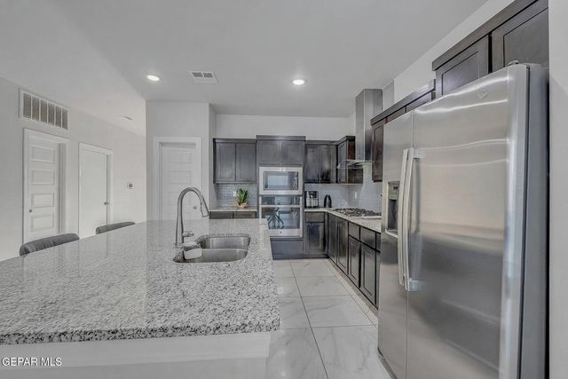 572 Pine Valley Place, Horizon City, TX 79928