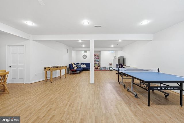 1407 WOODHURST BLVD, Mclean, VA 22102