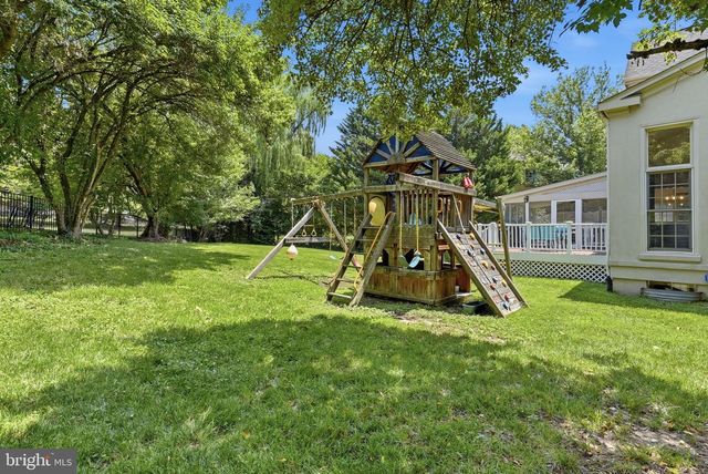 1407 WOODHURST BLVD, Mclean, VA 22102