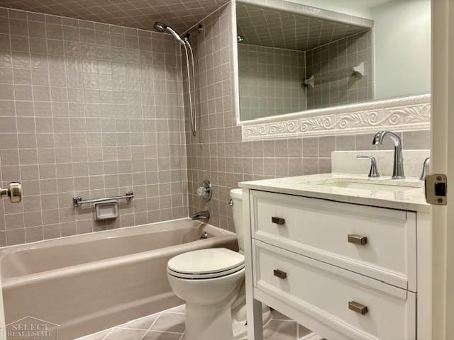 19710 W 13 Mile Road, Beverly Hills, MI 48025