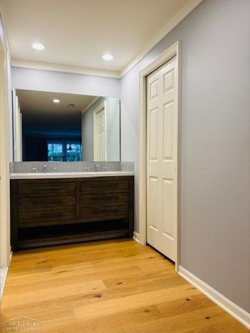 19710 W 13 Mile Road, Beverly Hills, MI 48025