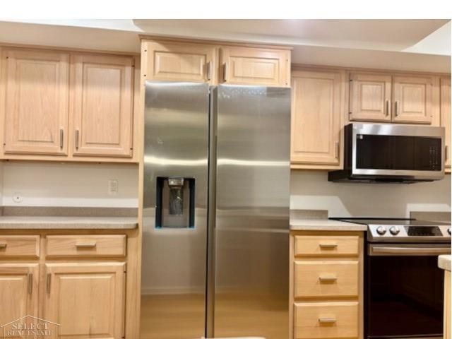 19710 W 13 Mile Road, Beverly Hills, MI 48025