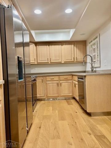 19710 W 13 Mile Road, Beverly Hills, MI 48025