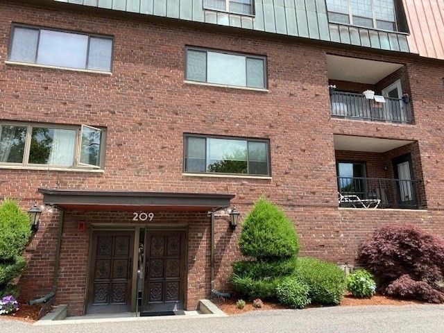 209 Commonwealth Ave 1, Newton, MA 02467